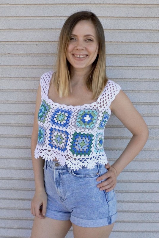 Classic Granny Square Top FREE CROCHET PATTERN — Crochet Ideas