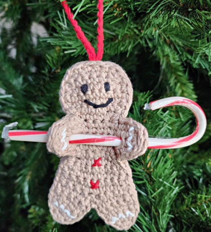 Crochet Gingerbread Man Candy Cane Holder FREE CROCHET PATTERN — All Crochet Ideas
