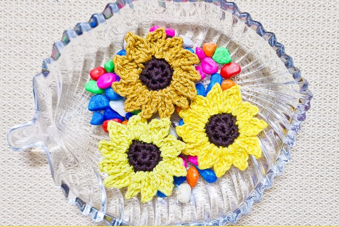 Super Easy and Quick Crochet Sunflower Applique Pattern Super Easy and Quick Crochet Sunflower Applique Pattern