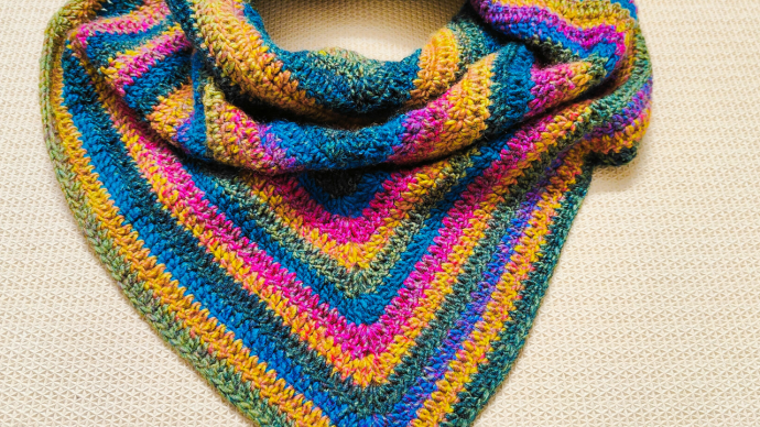 Easy and Simple Crochet Triangle Shawl